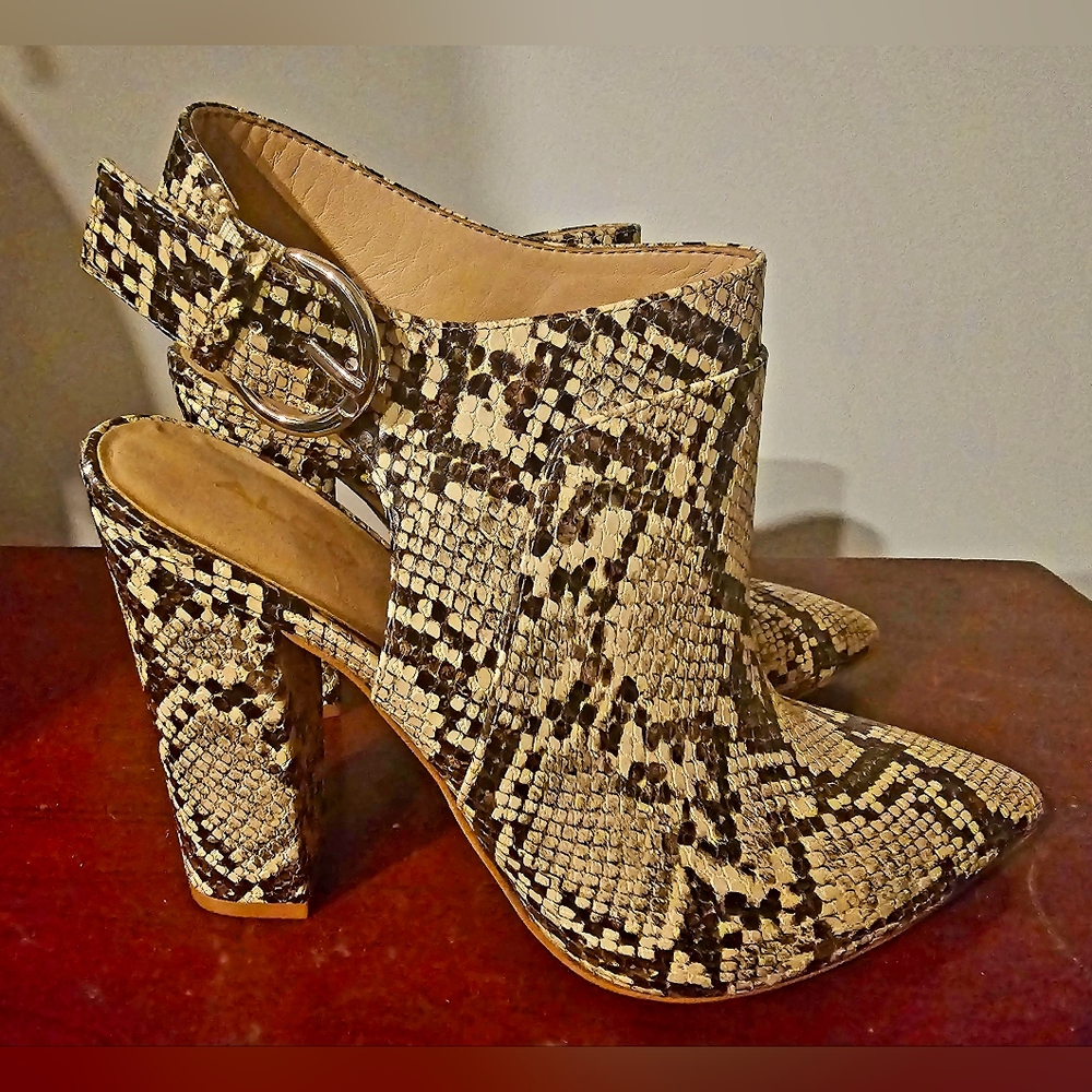 NWOT Aldo Legiladia Faux snakeskin blocked heel bootie shoe animal Print size 8